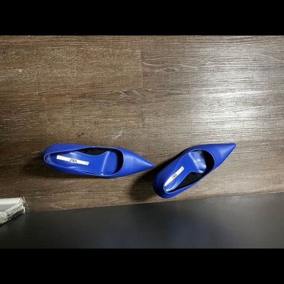 Zara pump heel 3.1 inch Heeled pumps. Thin heel. Pointed toes. - Picture 3 of 7